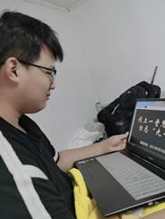 万恩彤